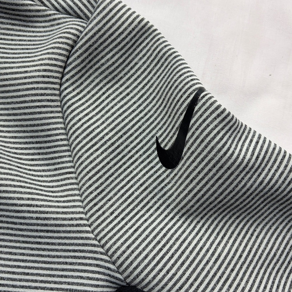 Nike big kids XS (6/8) dry fit full zip hoodie - Picture 3 of 9